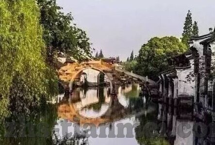 尤物麻豆亚av无码精品-尤物之魅，麻豆亚无码精品背后的艺术与审慎